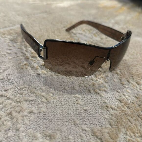 BURBERRY Luxury sunglasses (B 3043) no case great  shape check pic made in Italy - Picture 1 of 16
